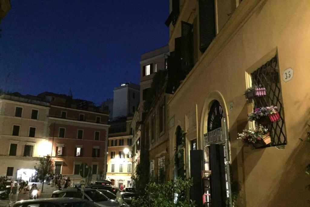Small Mezzanine Apartment Colosseo Rome Exterior photo