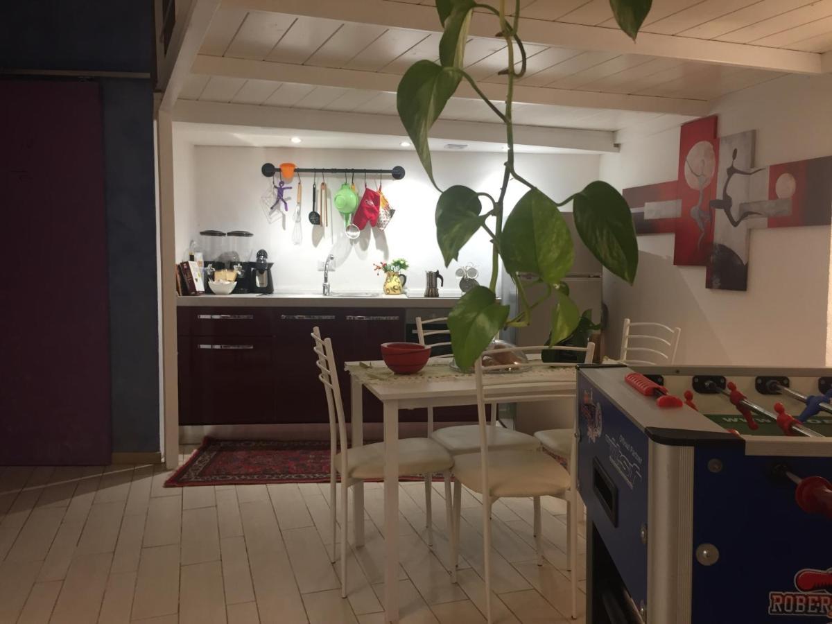 Small Mezzanine Apartment Colosseo Rome Exterior photo