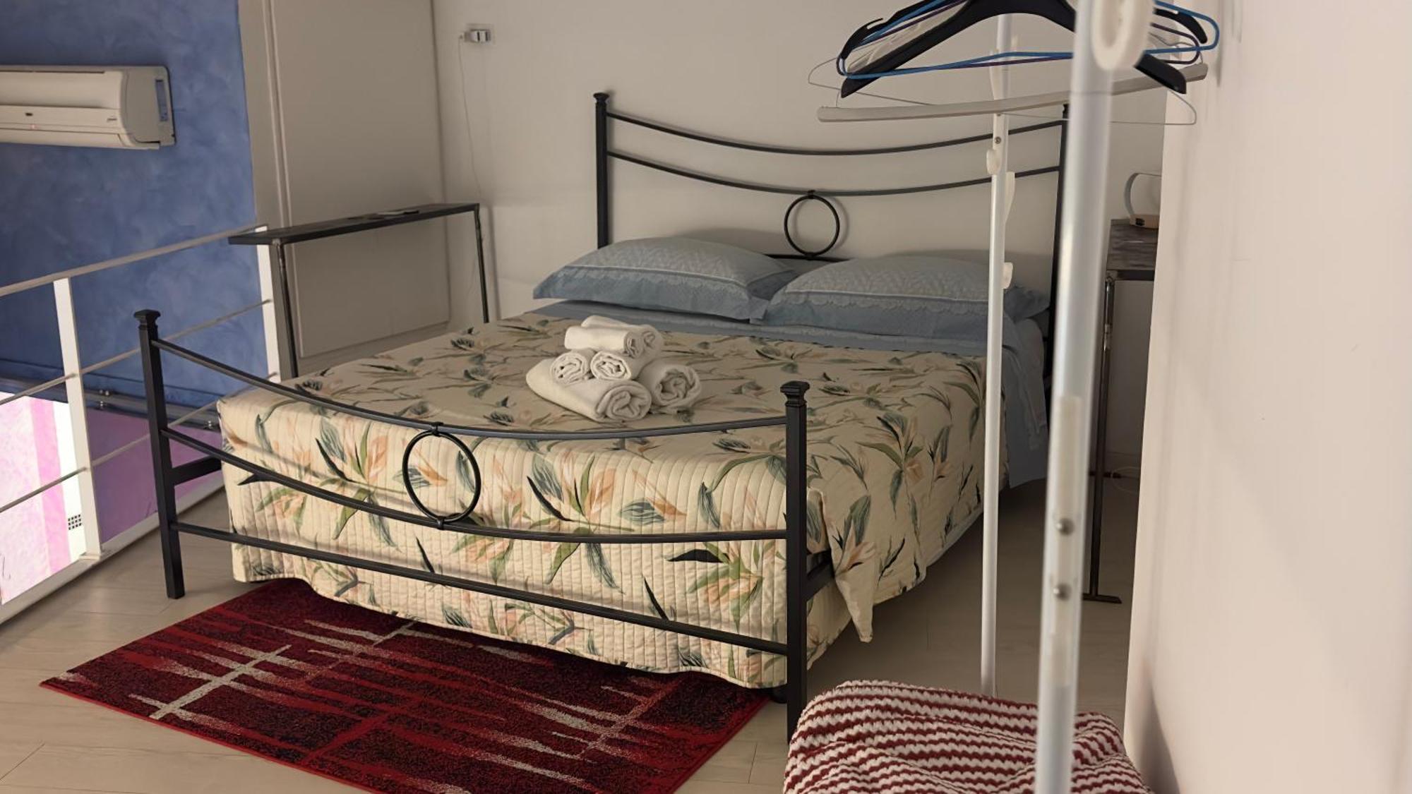 Small Mezzanine Apartment Colosseo Rome Exterior photo