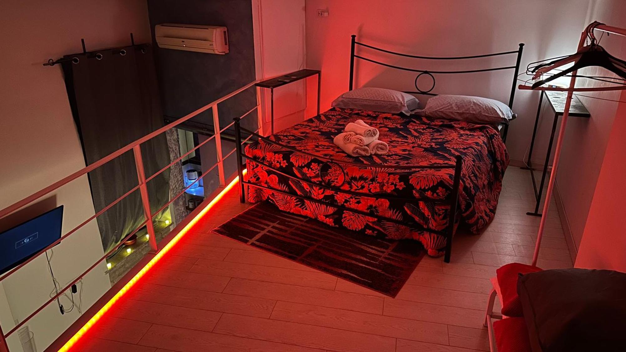 Small Mezzanine Apartment Colosseo Rome Exterior photo
